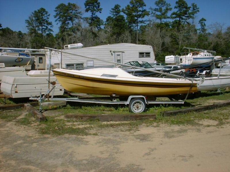 Buccaneer 180 Sailboat by Bayliner